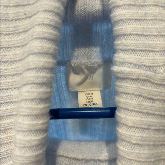 NEW light blue women’s H&M turtleneck sweater - Picture 3 of 4